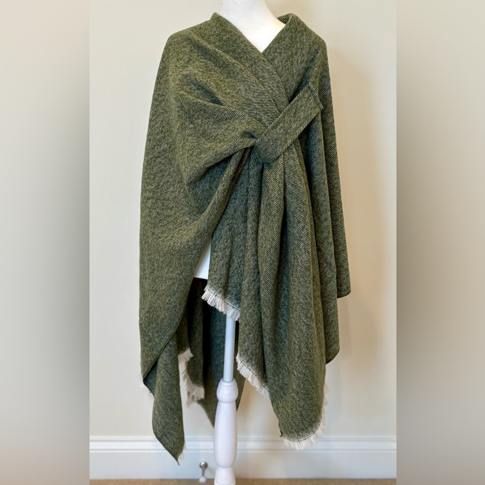 Elegant Olive Green Women's Poncho Wrap